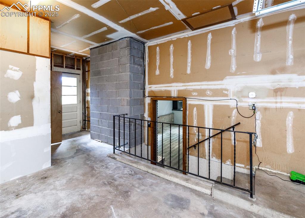 Image 44 of 50: Garage w/Rear Access to Backyard