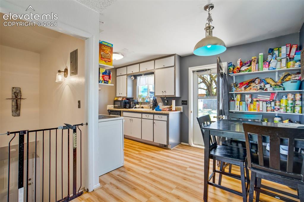 Image 11 of 39: Kitchen