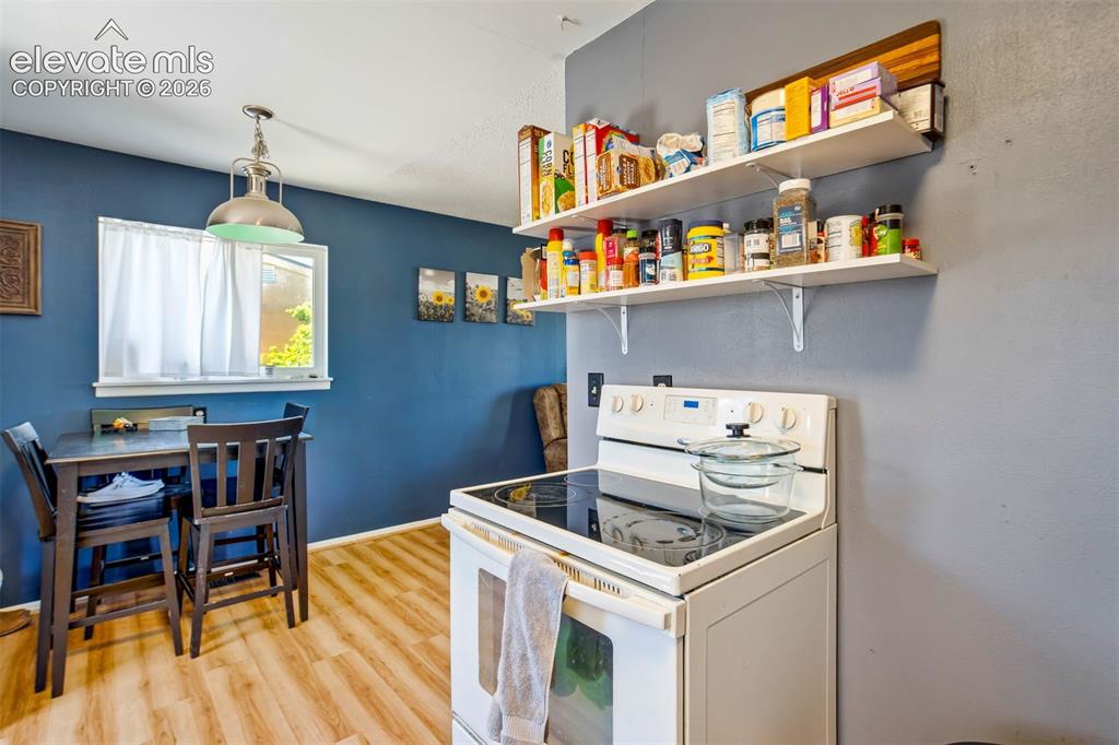 Image 14 of 39: Kitchen