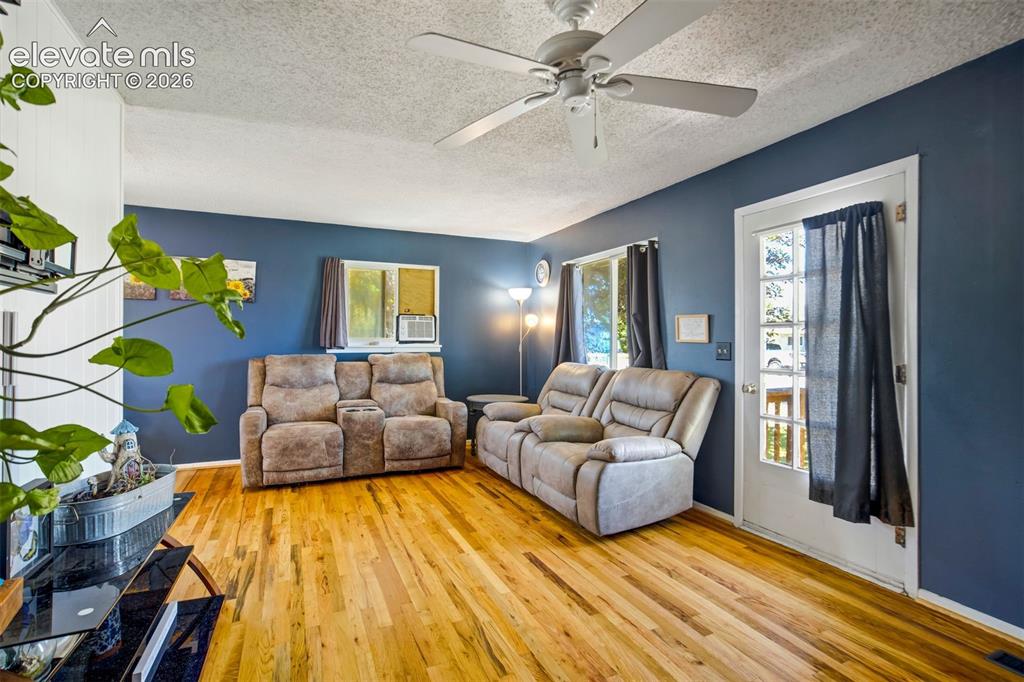 Image 7 of 39: Living Room