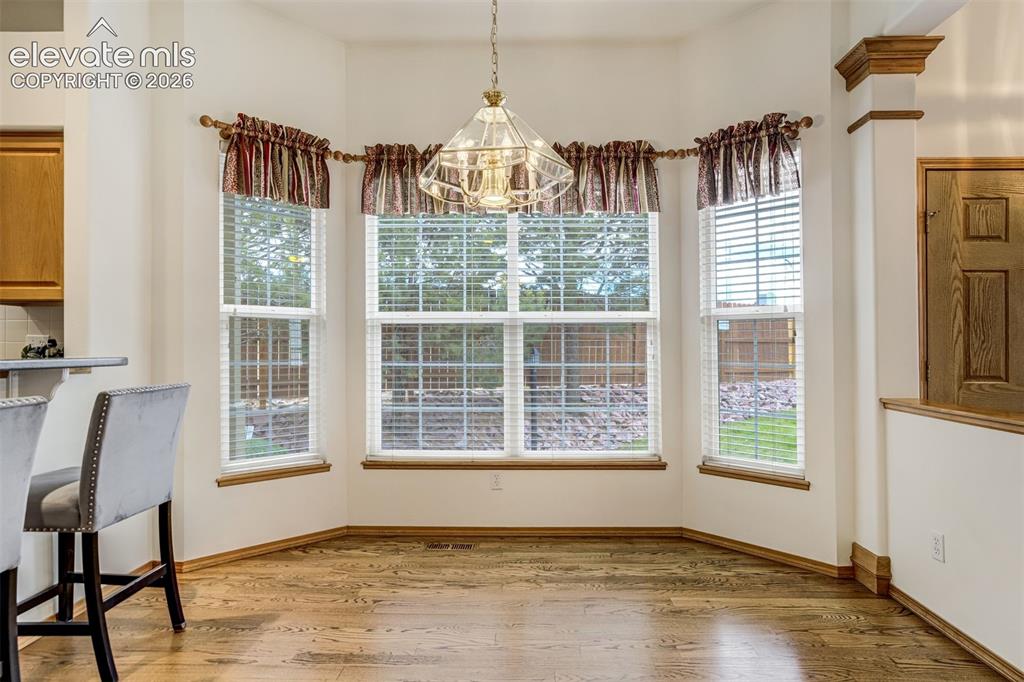 Image 13 of 50: Dining Area
