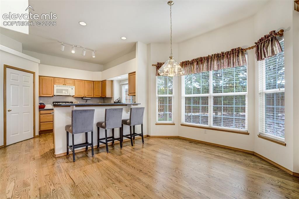 Image 15 of 50: Kitchen