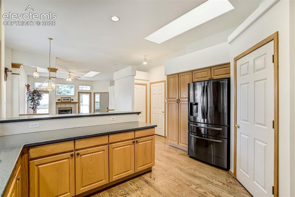 Image 18 of 50: Kitchen