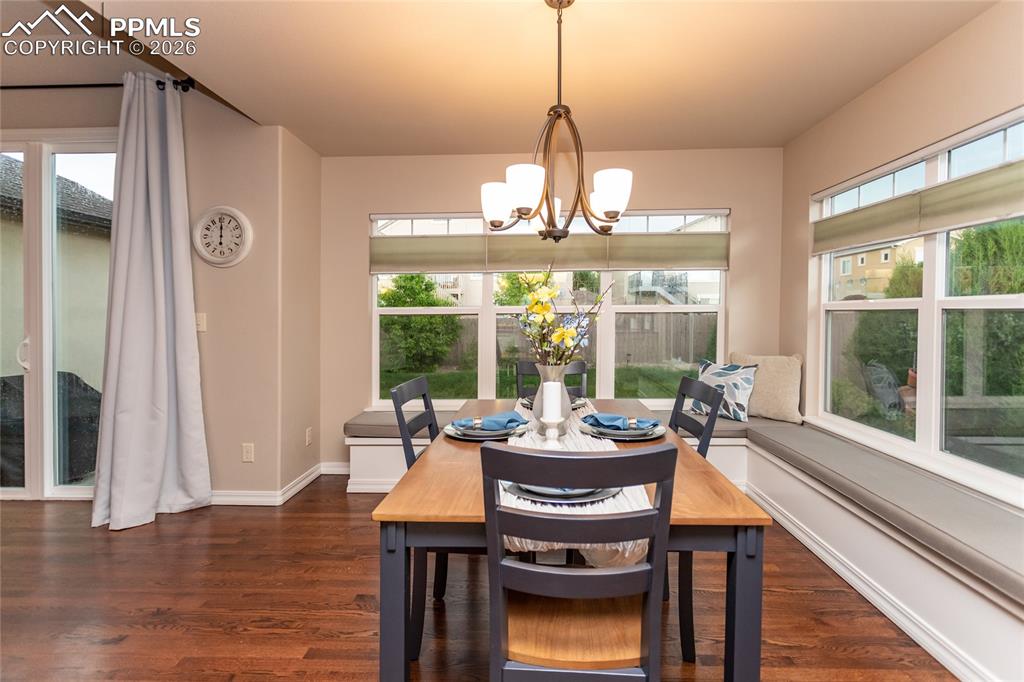 Image 16 of 50: Dining Area