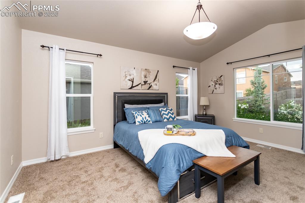 Image 20 of 50: Bedroom