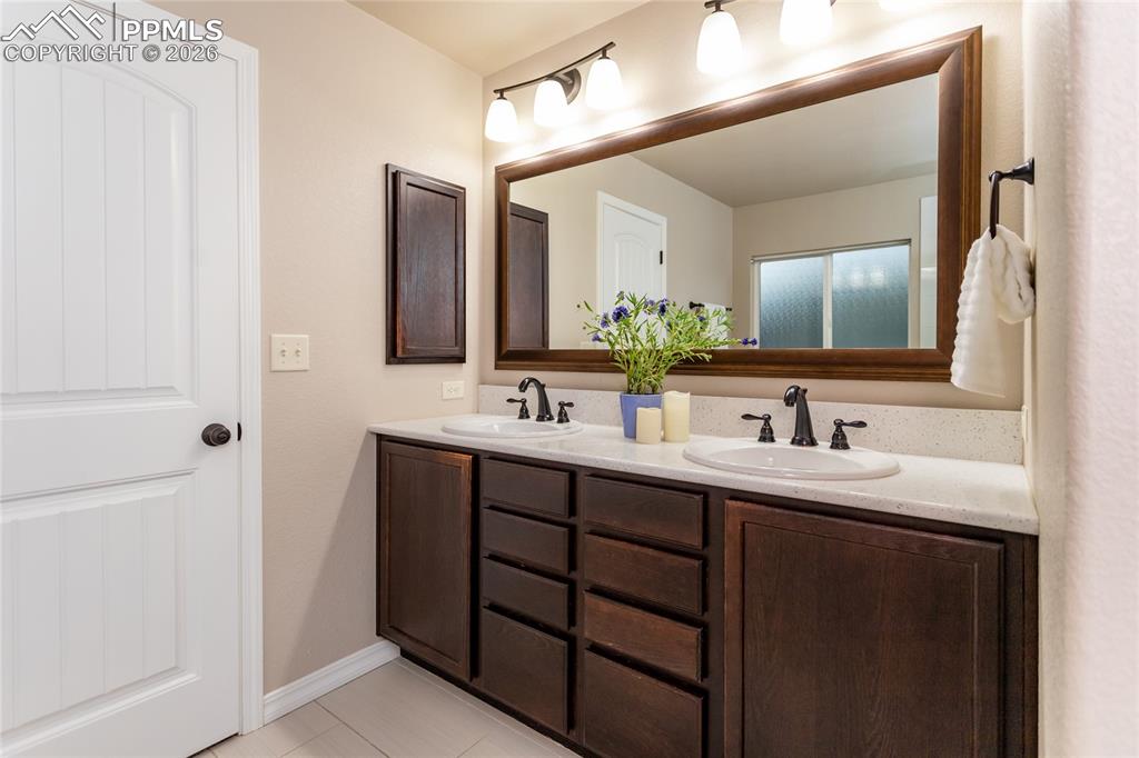 Image 24 of 50: Bathroom