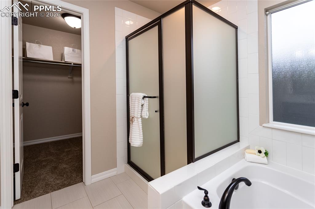 Image 25 of 50: Bathroom