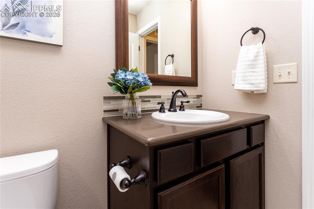 Image 30 of 50: Bathroom