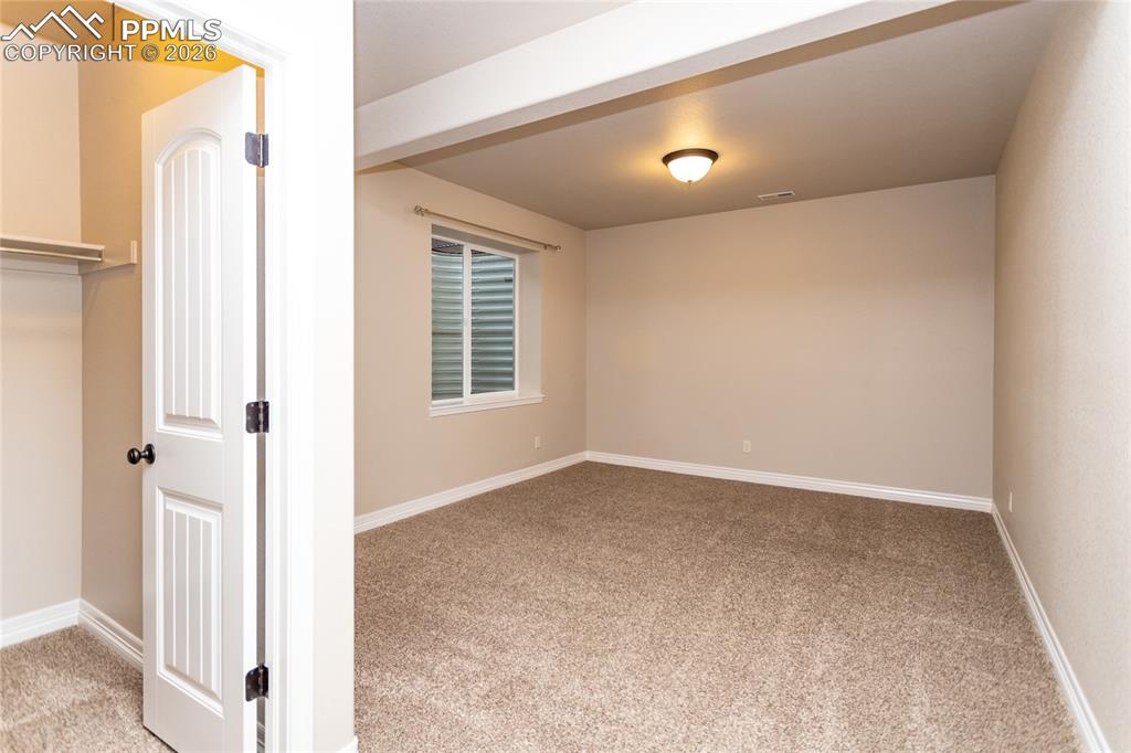 Image 39 of 50: Bedroom