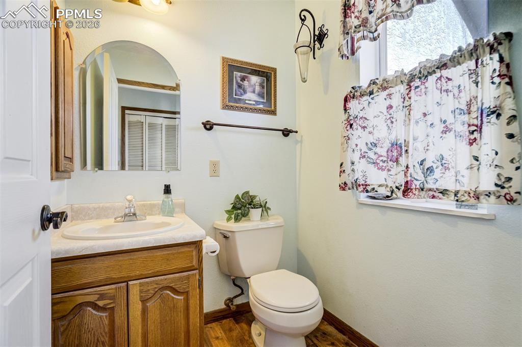 Image 17 of 44: Main Level 1/2 bath.