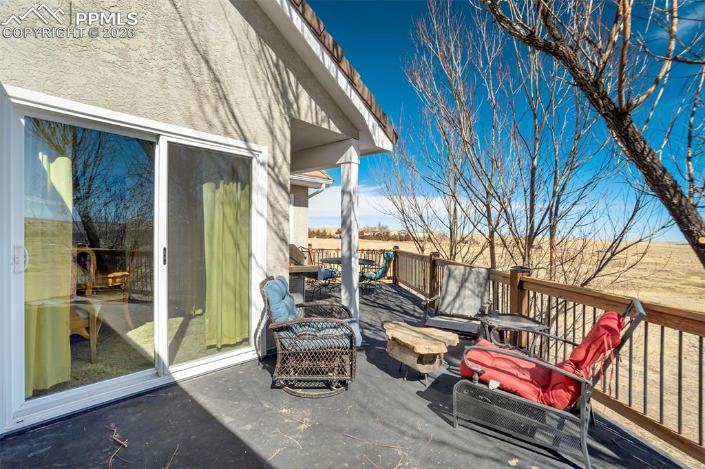 Image 25 of 44: Deck