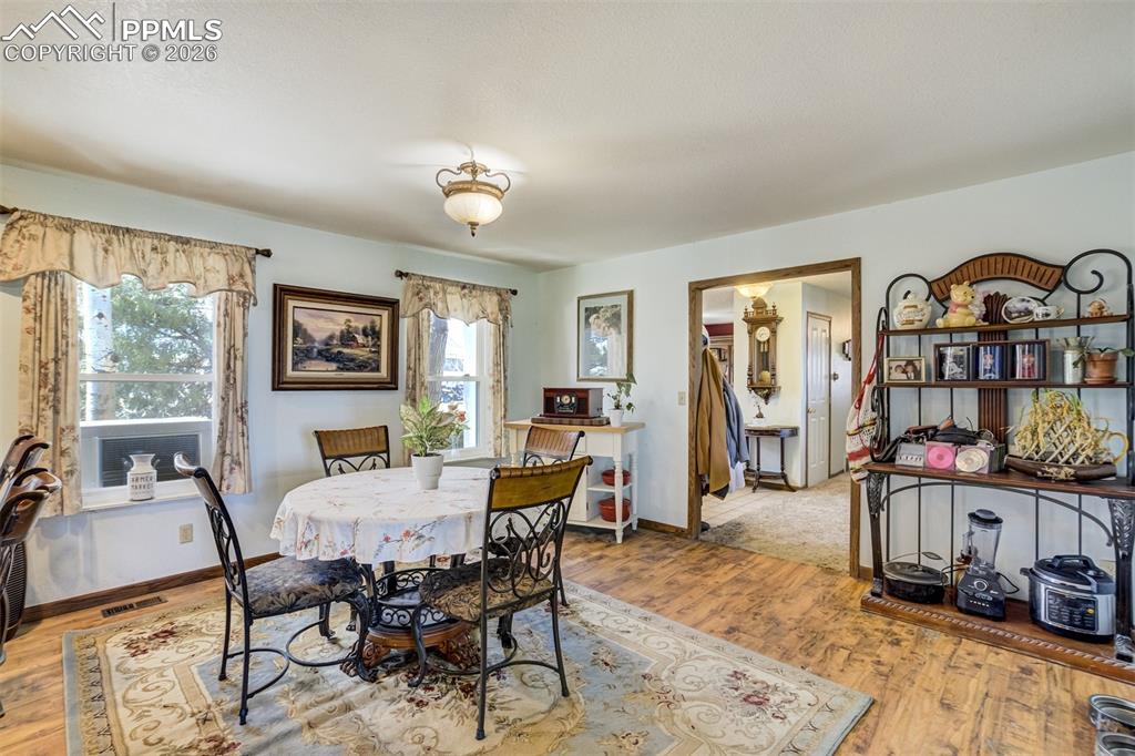 Image 4 of 44: Dining Area