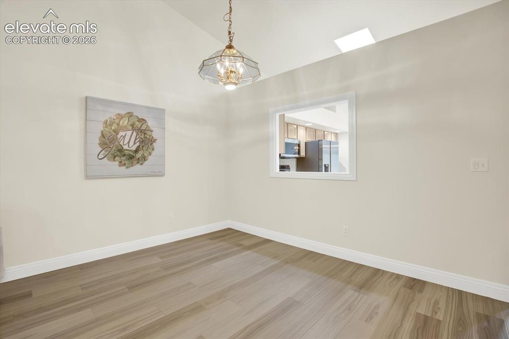 Image 11 of 46: Dining Area