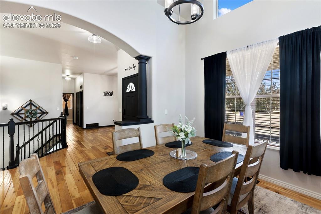Image 10 of 41: Dining Area