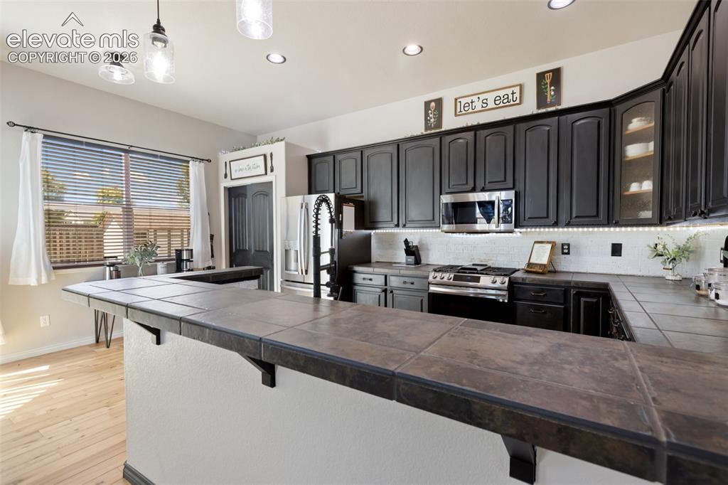 Image 16 of 41: Kitchen