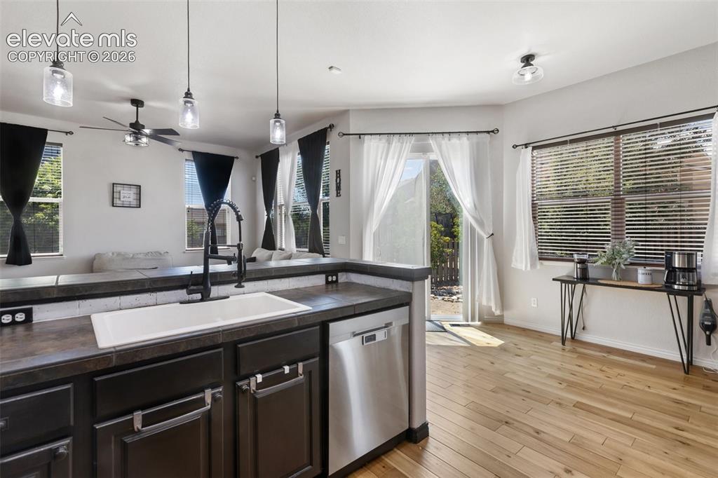 Image 17 of 41: Kitchen