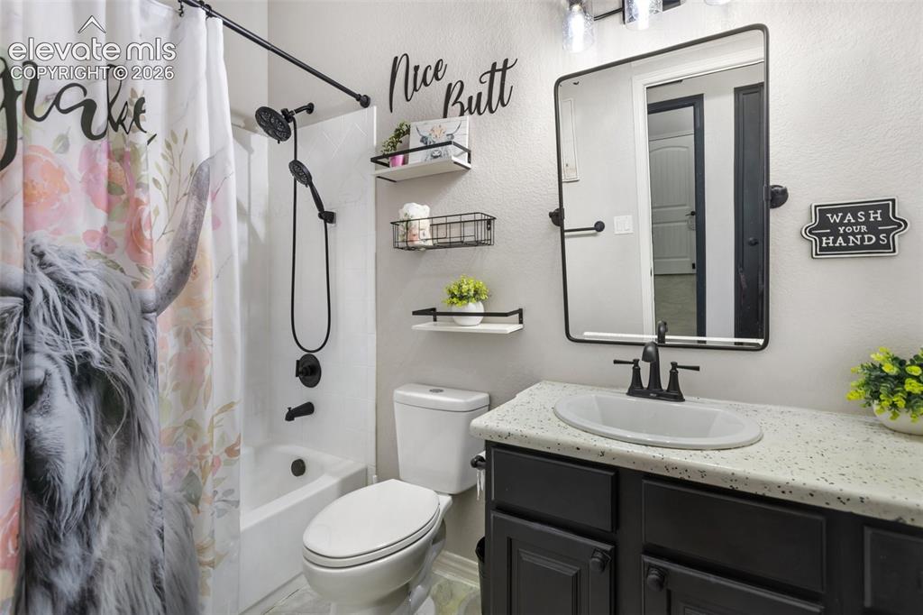 Image 19 of 41: Bathroom