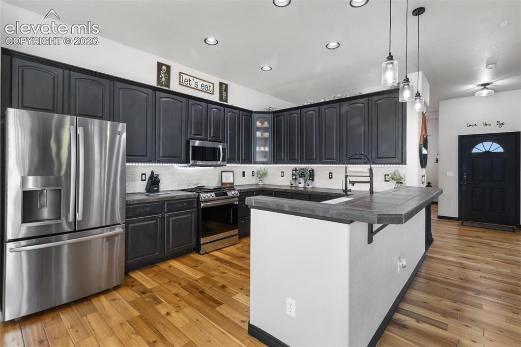 Image 5 of 41: Kitchen