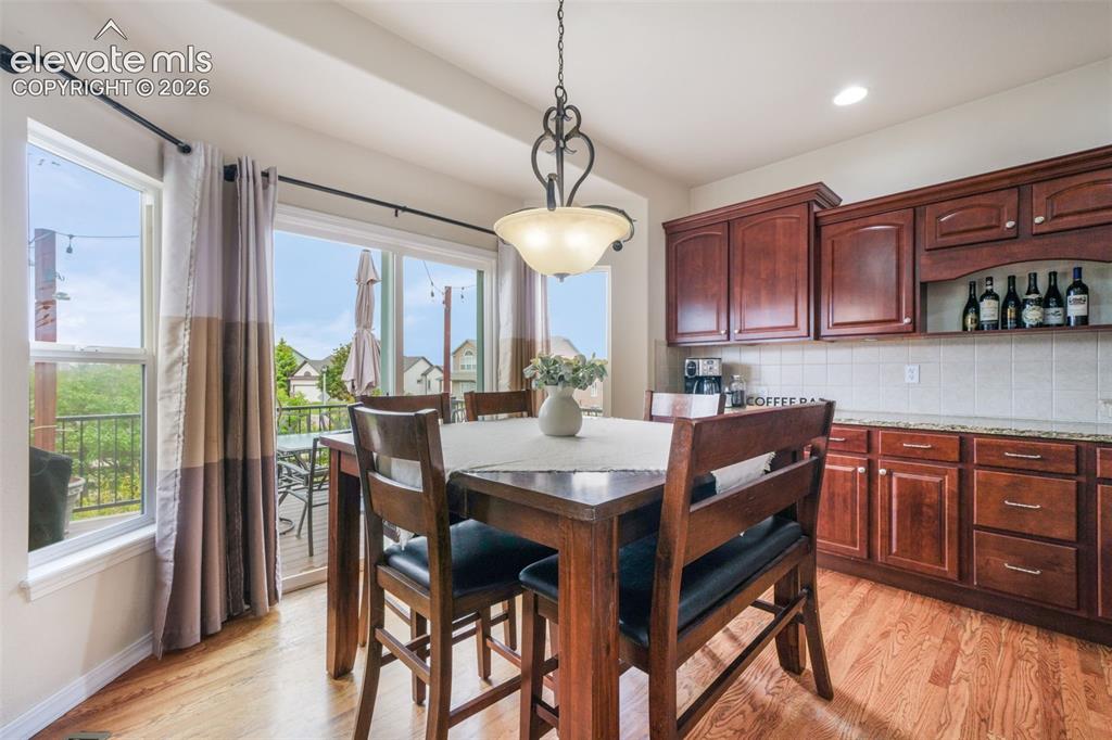 Image 10 of 50: Kitchen