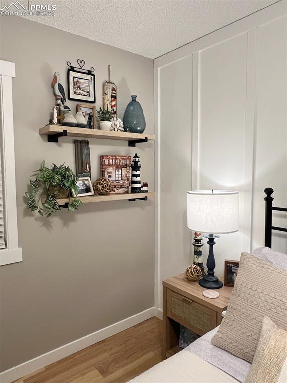 Image 19 of 35: Bedroom