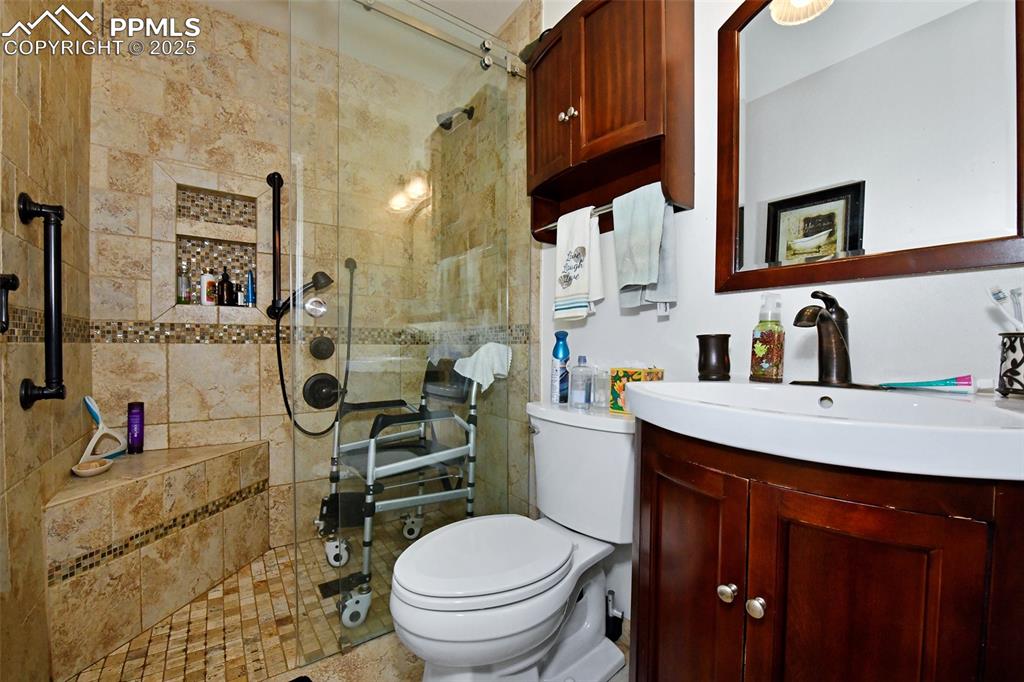 Image 22 of 35: Master Bathroom