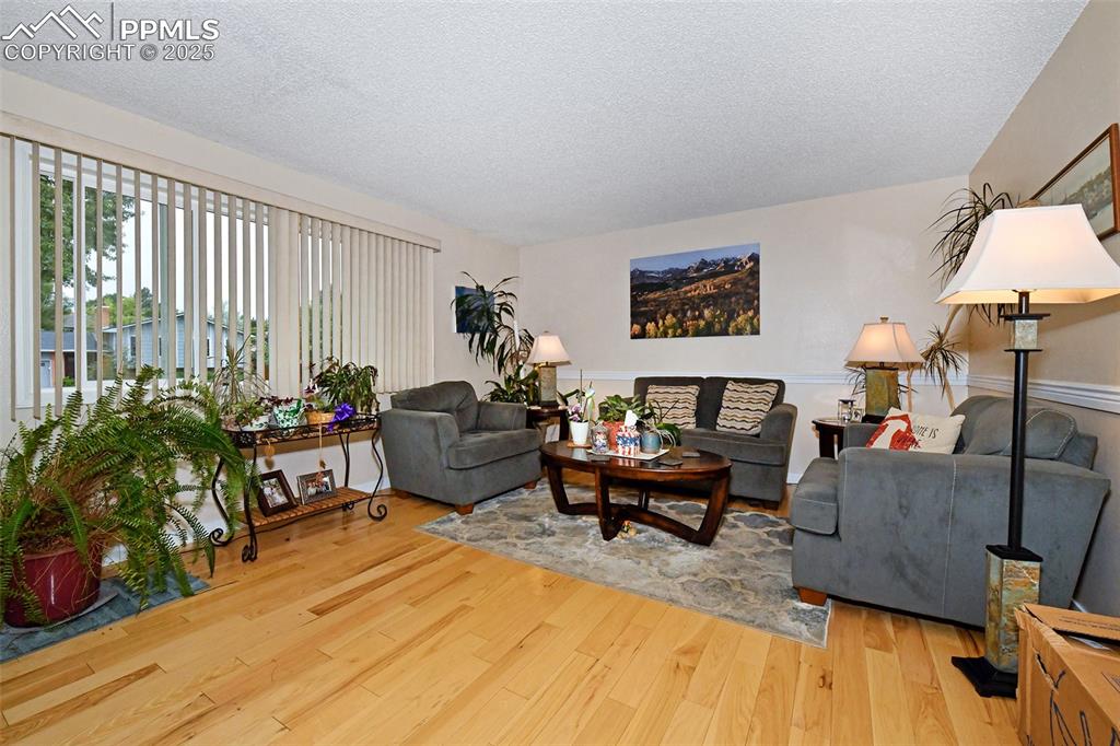 Image 4 of 35: Living Room