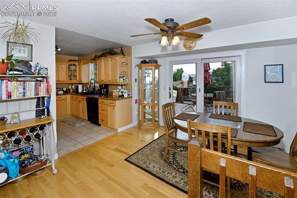 Image 7 of 35: Dining Area