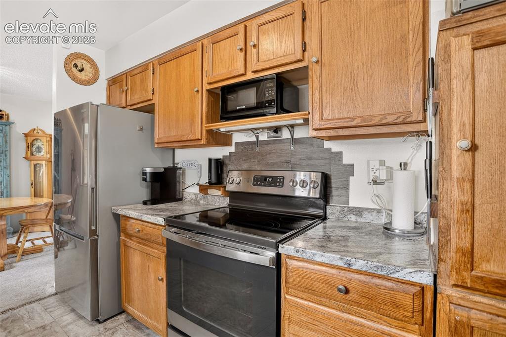 Image 10 of 41: Kitchen