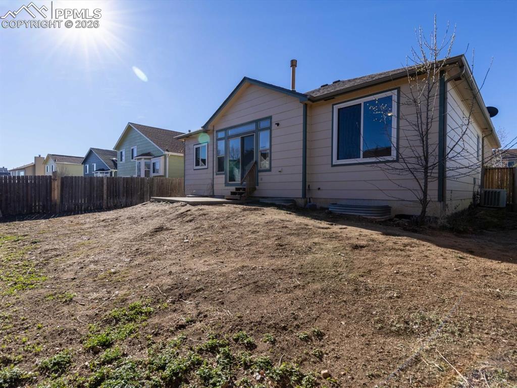 Image 28 of 36: Back of Structure