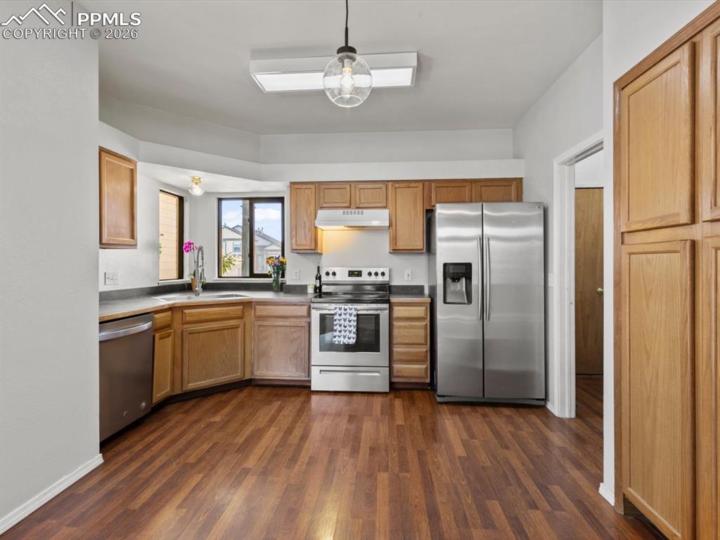 Image 4 of 36: Kitchen