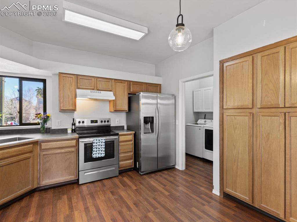 Image 5 of 36: Kitchen