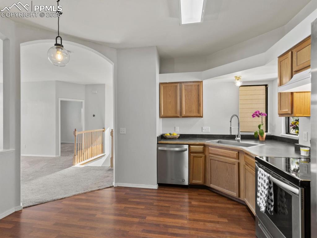 Image 7 of 36: Kitchen