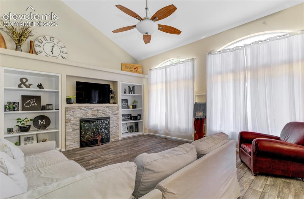 Image 11 of 26: Family Room