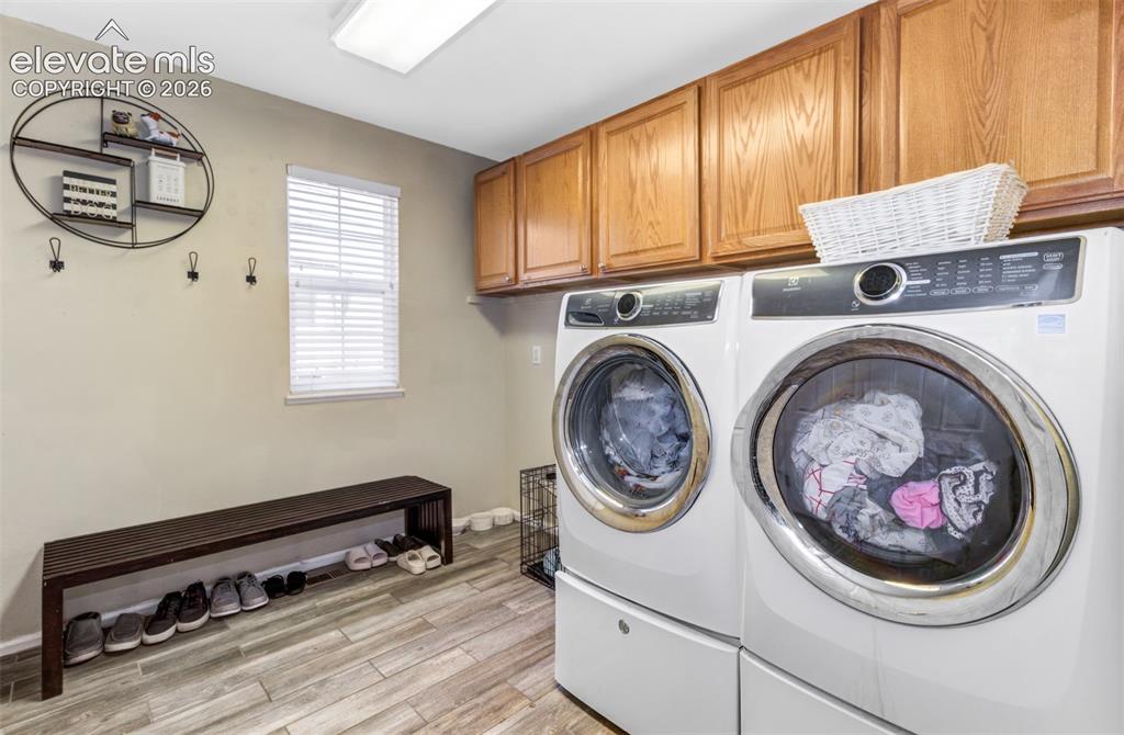 Image 13 of 26: Laundry