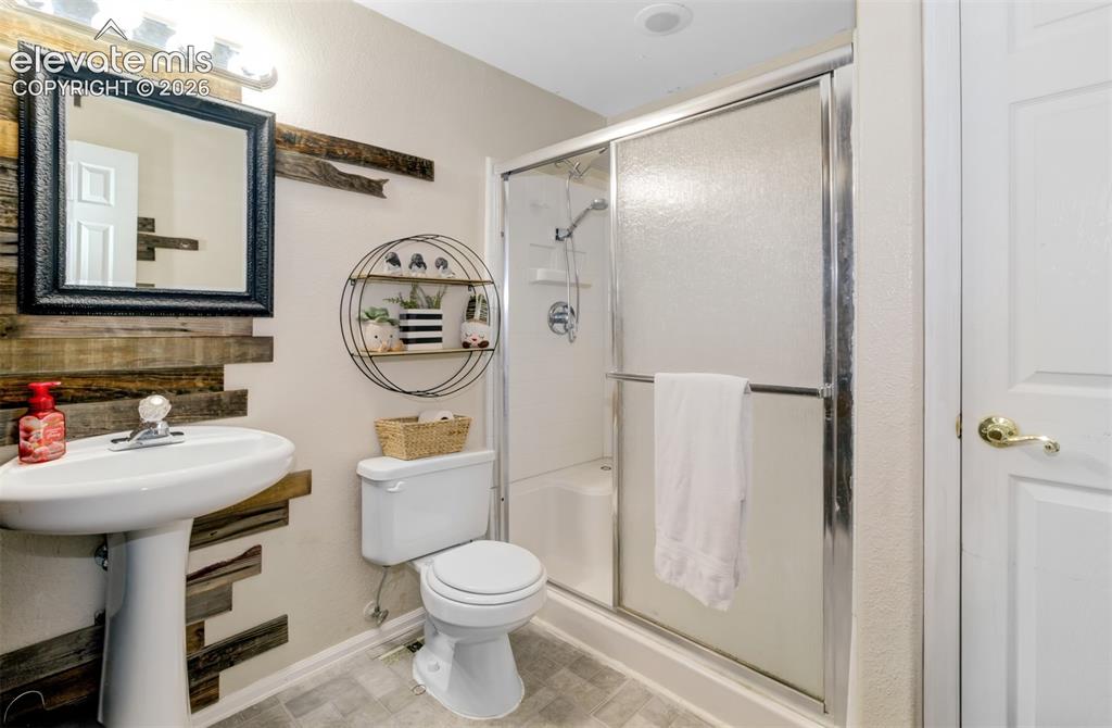 Image 21 of 26: Bathroom