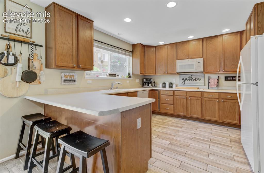 Image 8 of 26: Kitchen