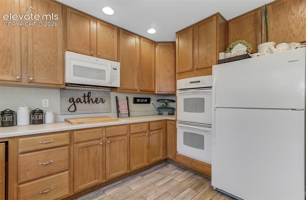 Image 9 of 26: Kitchen