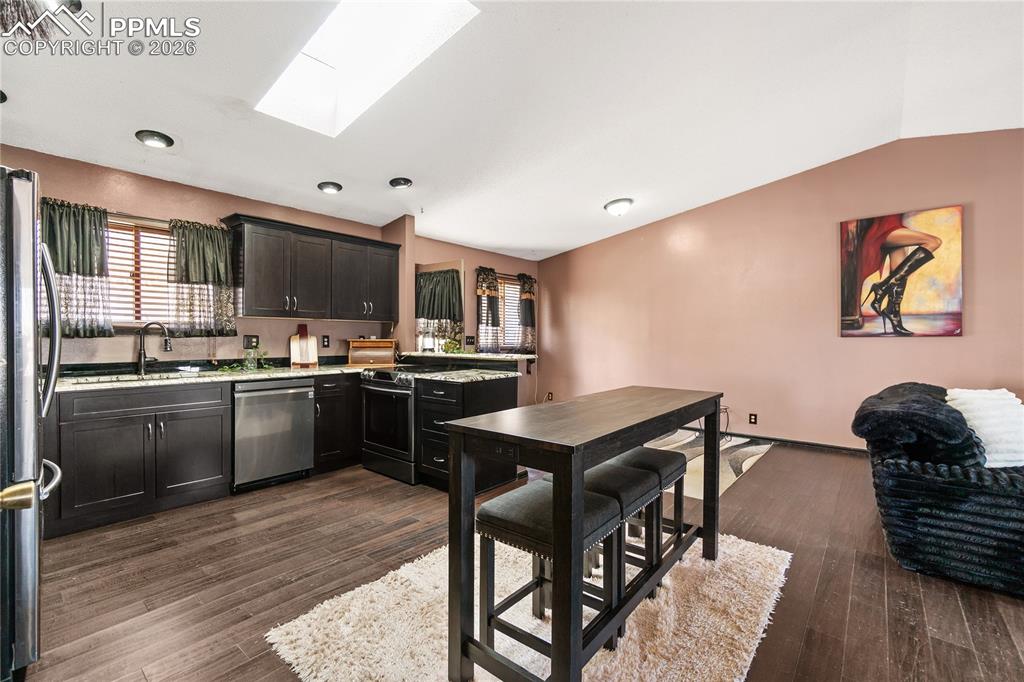 Image 11 of 44: Kitchen