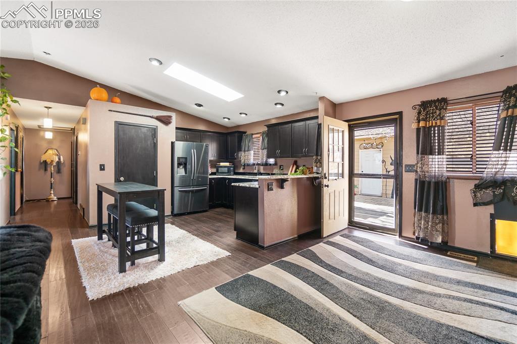 Image 13 of 44: Dining Area