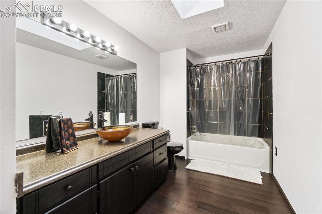 Image 14 of 44: Main Level Full Bath