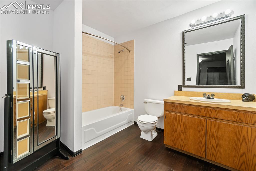 Image 26 of 44: Lower Level Full Bath