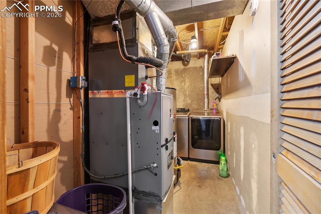 Image 28 of 44: Utility Room