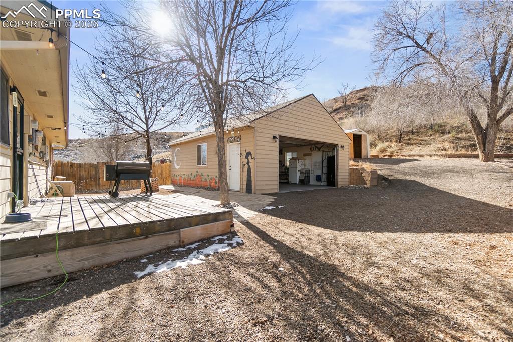 Image 30 of 44: 672 sq ft