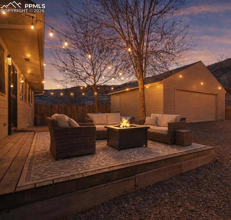 Image 31 of 44: Deck