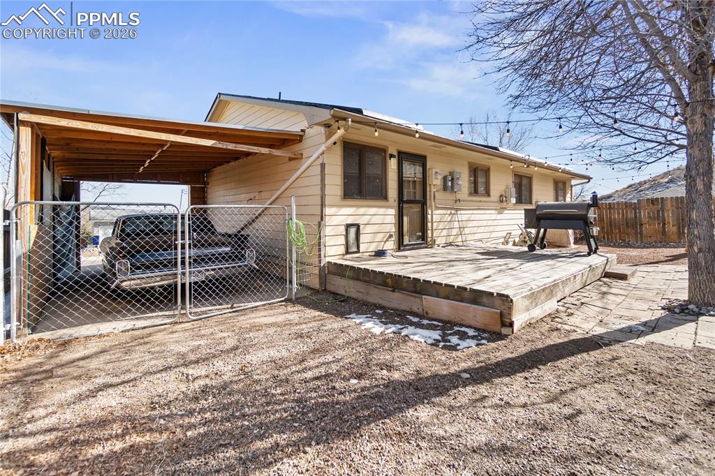 Image 33 of 44: Carport