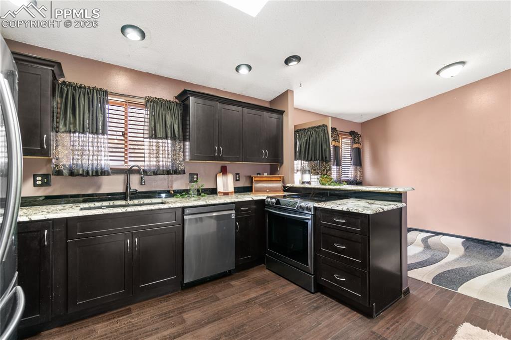 Image 9 of 44: Kitchen