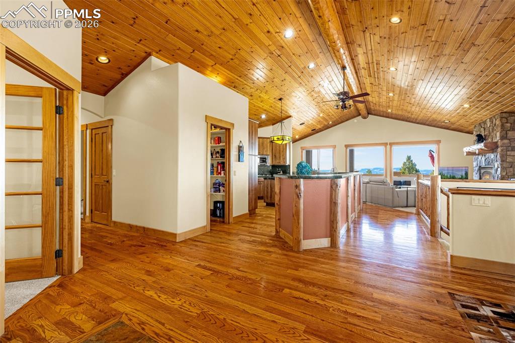 Image 13 of 47: Kitchen