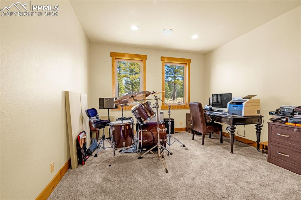 Image 17 of 47: Office