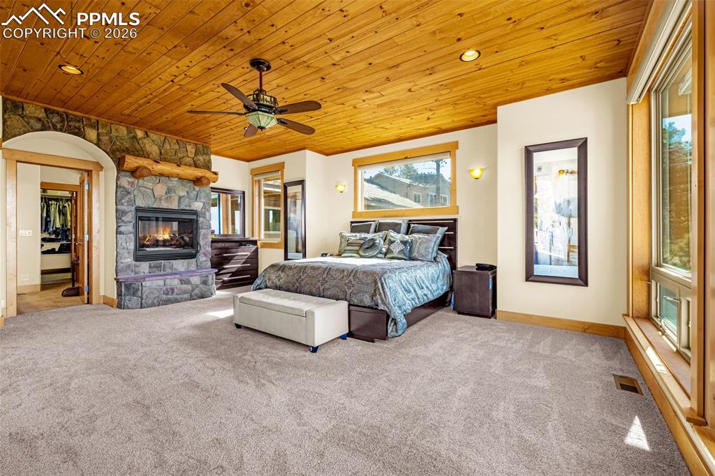 Image 20 of 47: Bedroom