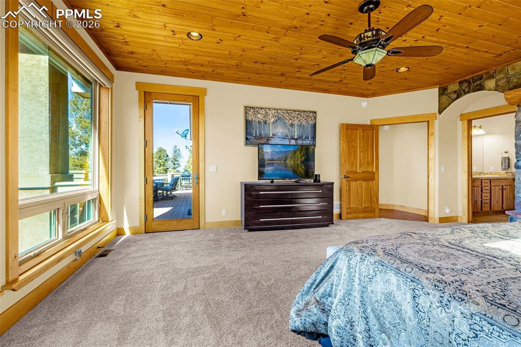 Image 21 of 47: Bedroom